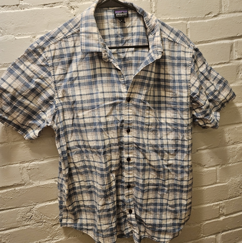Patagonia Short Sleeve Button Down Shirt. Size L